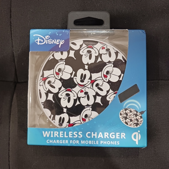 Mickey Mouse Wireless  Charger - Picture 2 of 3